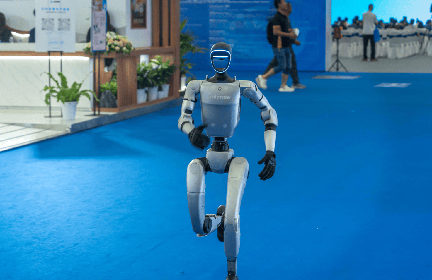 宇树科技创始人王兴兴:目前机器人和AI都面临很大挑战<strong></p>
<p>币安数字资产交易所</strong>,需全球共同努力推动