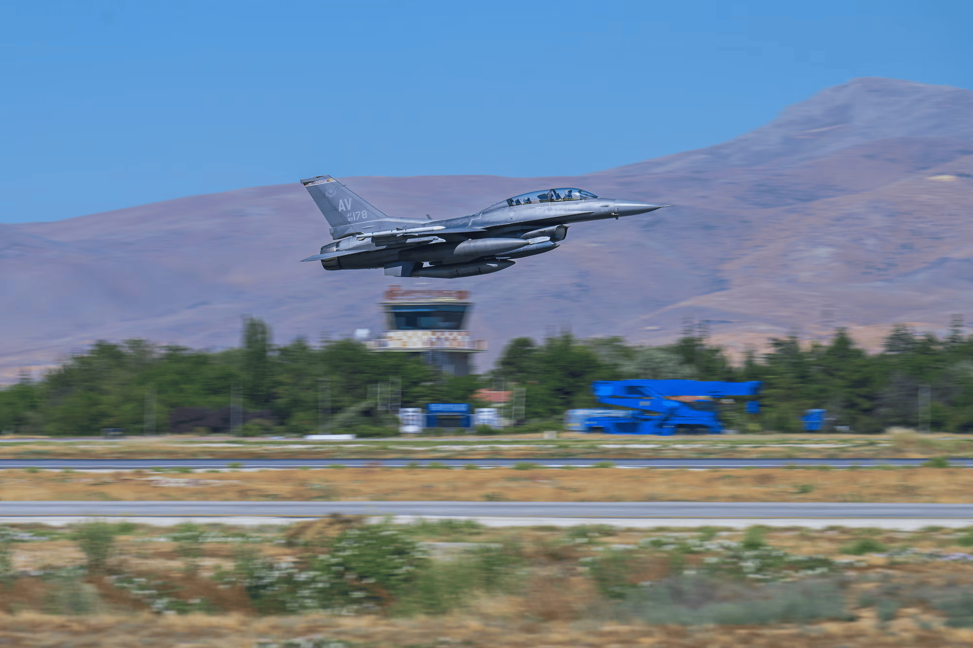 乌军F-16从北约基地出击<strong></p>
<p>币安永久合约</strong>,踏破俄罗斯红线:俄朝联军将登陆敖德萨