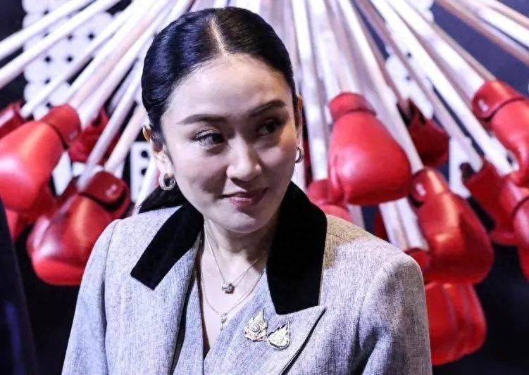 4比2，泰国最新民调出炉，佩通坦想官复原职，中方说了句公道话