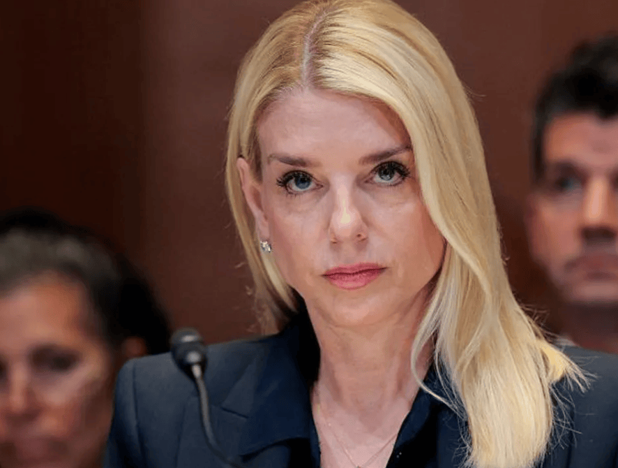 继马斯克后<strong></p>
<p>币安永久合约</strong>,美众议长也罕见唱反调!一桩6年前的旧案,为何让特朗普阵营陷入危机?