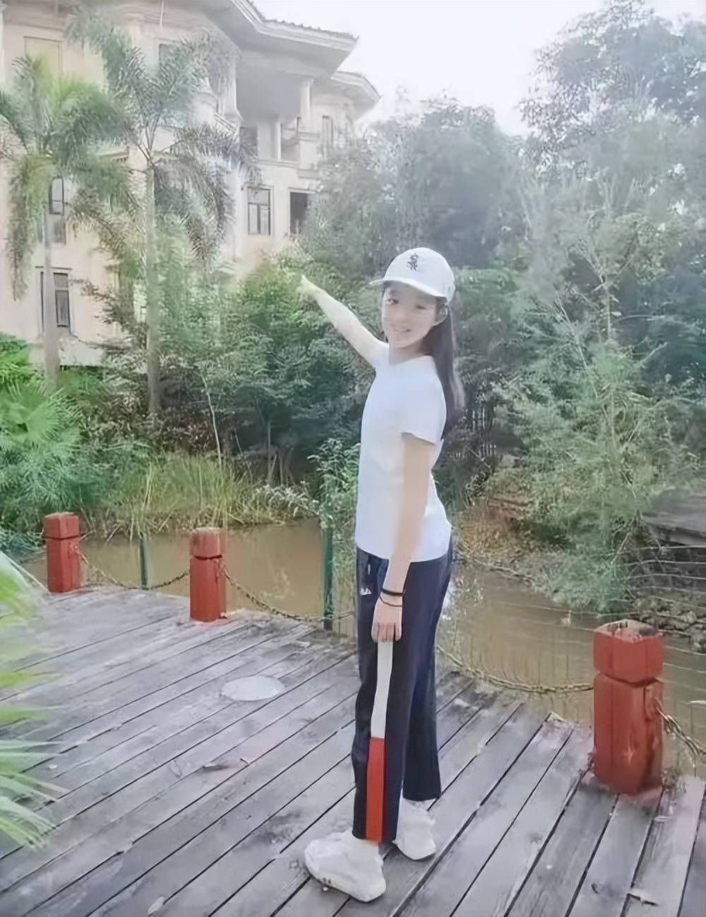 黄杨钿甜父母回应网络争议:“天价耳环”实际100多元<strong></p>
<p>币安永久合约</strong>,别墅不是自家的,只是路过拍照