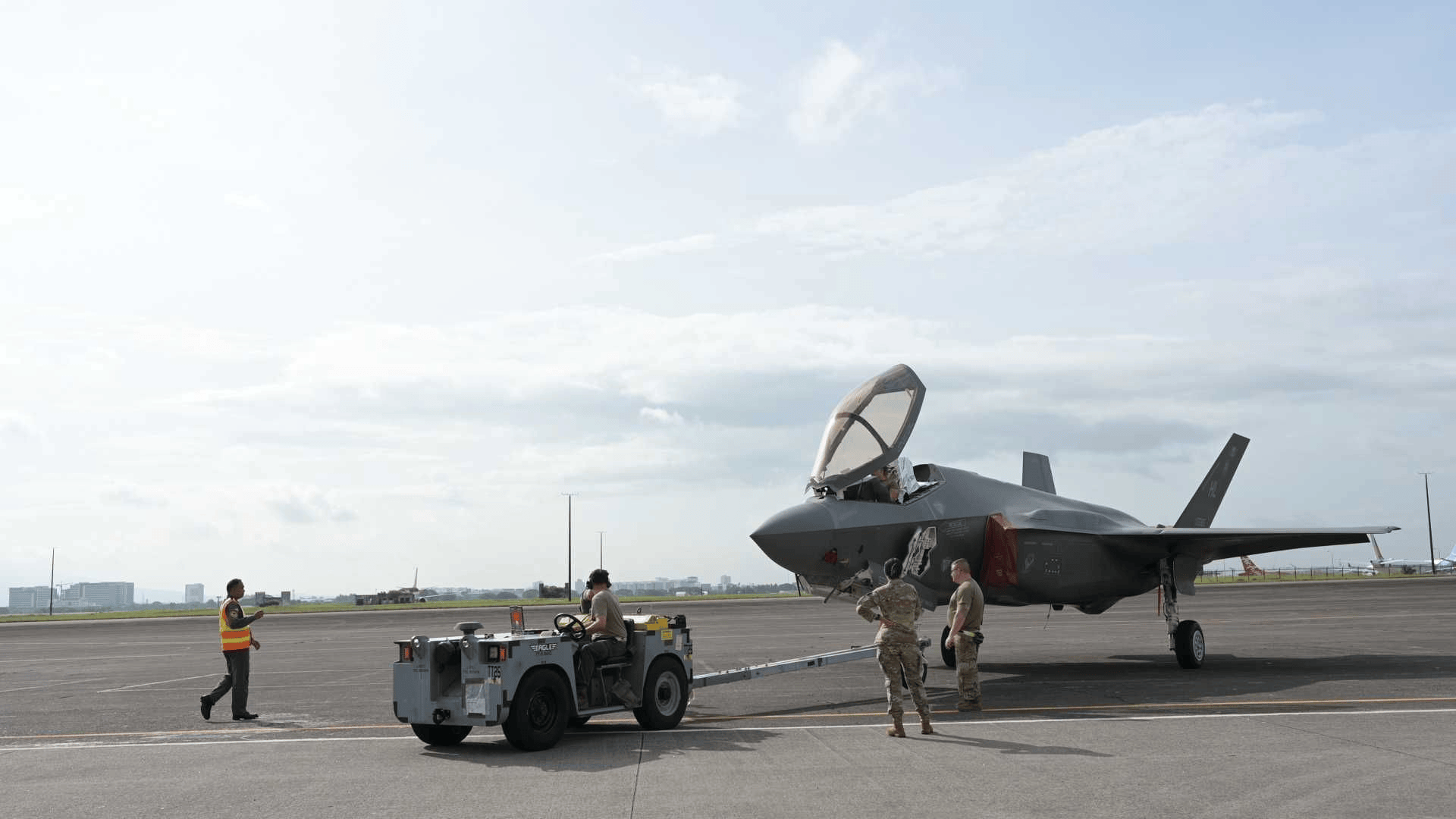 歼20制造了一批又一批<strong></p>
<p>币安ETH提现要多久</strong>,歼35歼16加速生产,对于美军意味着什么?