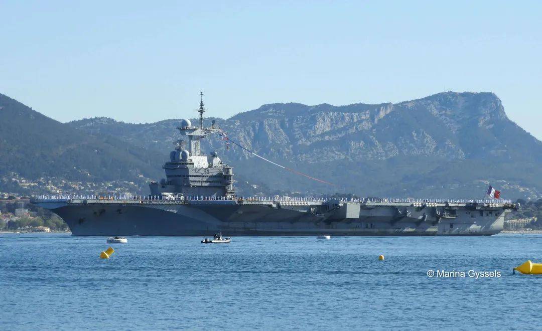 法国海军:戴高乐号航母在亚太遇到40艘中国军舰和山东舰