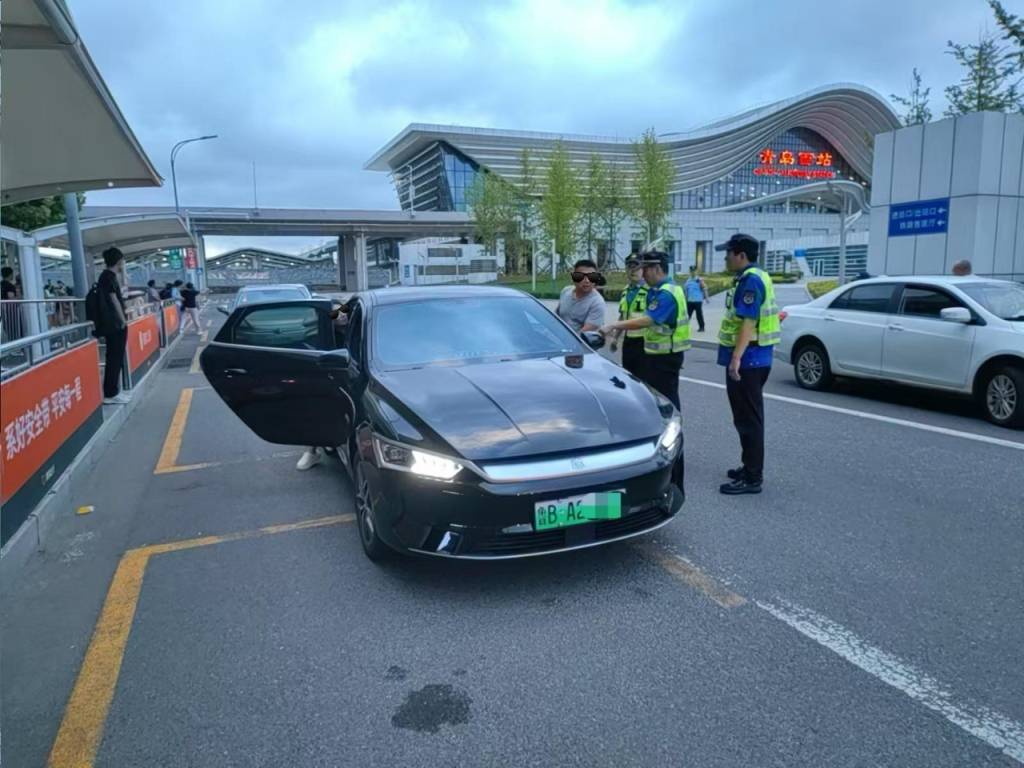 车不动计价器还在“跑”<strong></p>
<p>安卓币官网注册</strong>,青岛一辆出租车安装“跑得快”被查处