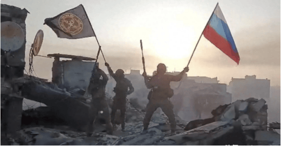 俄军40次冲锋攻入红军城!乌民众千人抗议逼宫<strong></p>
<p>安卓币官网注册</strong>,泽连斯基要下台?