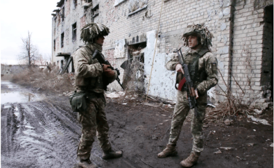 俄军40次冲锋攻入红军城!乌民众千人抗议逼宫<strong></p>
<p>安卓币官网注册</strong>,泽连斯基要下台?