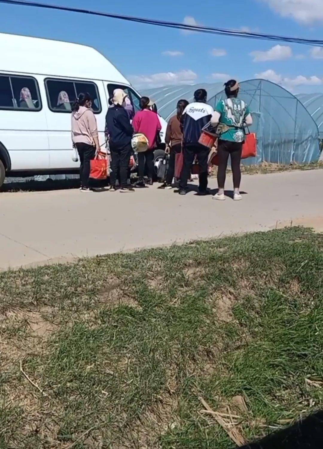 大同失联客车女司机亲属发声：她40多岁有一儿一女<strong></p>
<p>币安交易所平台</strong>，村民凌晨四点会坐她的车去干活