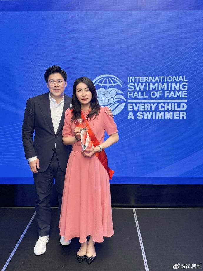 霍启刚专程飞新加坡<strong></p>
<p>币安交易所平台</strong>,见证郭晶晶入选国际游泳名人堂,二人结婚13年,育有一子两女