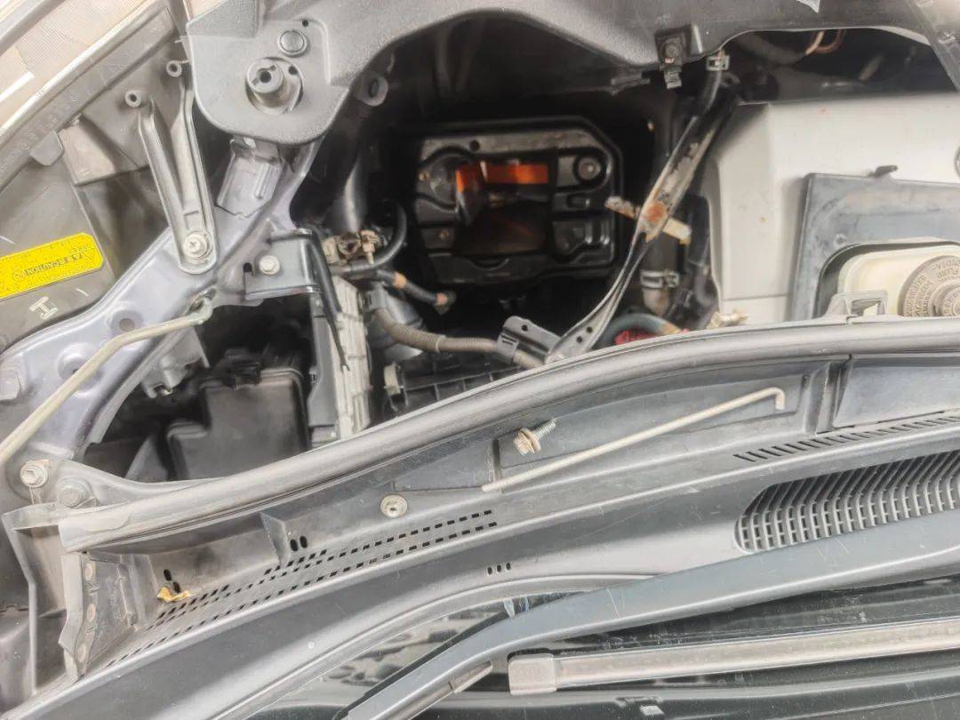 客车发动机下藏匿23台旧手机<strong></p>
<p>币安交易所平台</strong>,被海关查获