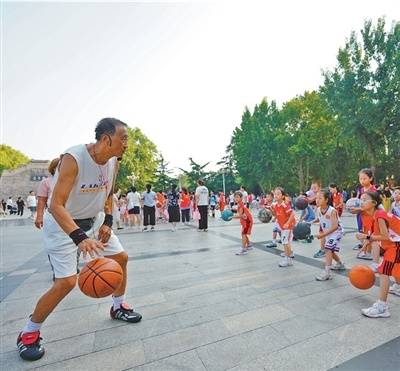 “再平凡的球场<strong></p>
<p>币安交易所平台</strong>,也能承载梦想”(微光)