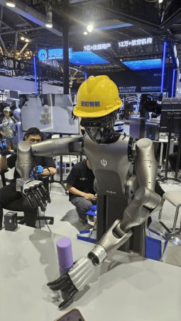 人形机器人竞技WAIC：跳街舞、康复训练、打麻将<strong></p>
<p>币安交易所平台</strong>，商业化前景如何？