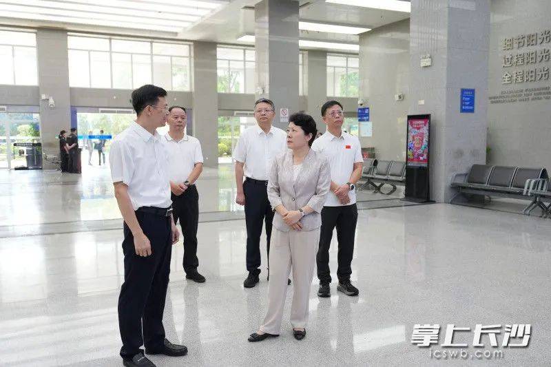 吴桂英调研公共资源交易工作