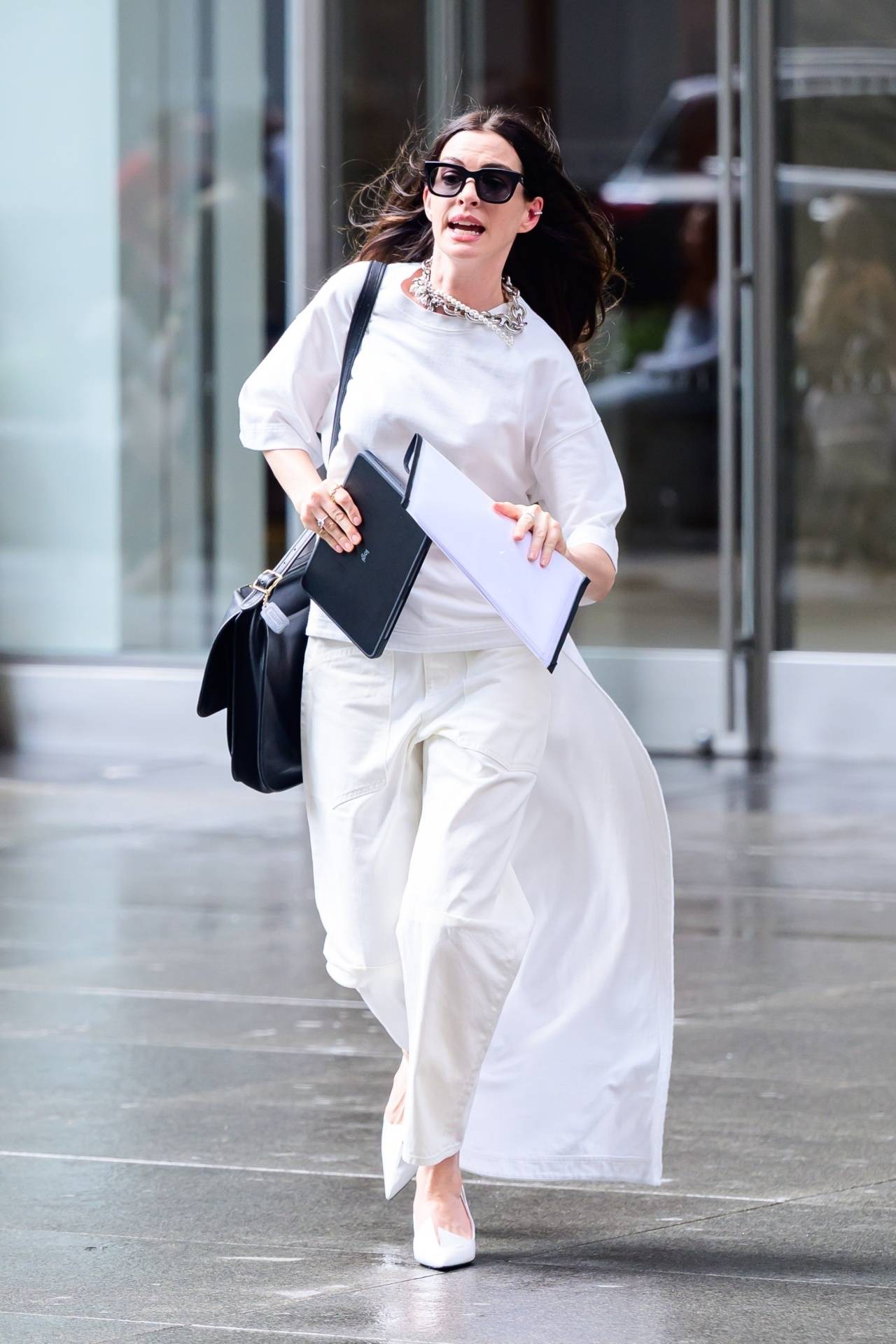 《穿PRADA的女王2》审美降级<strong></p>
<p>币安推广码</strong>,顶级时装穿成H&M?