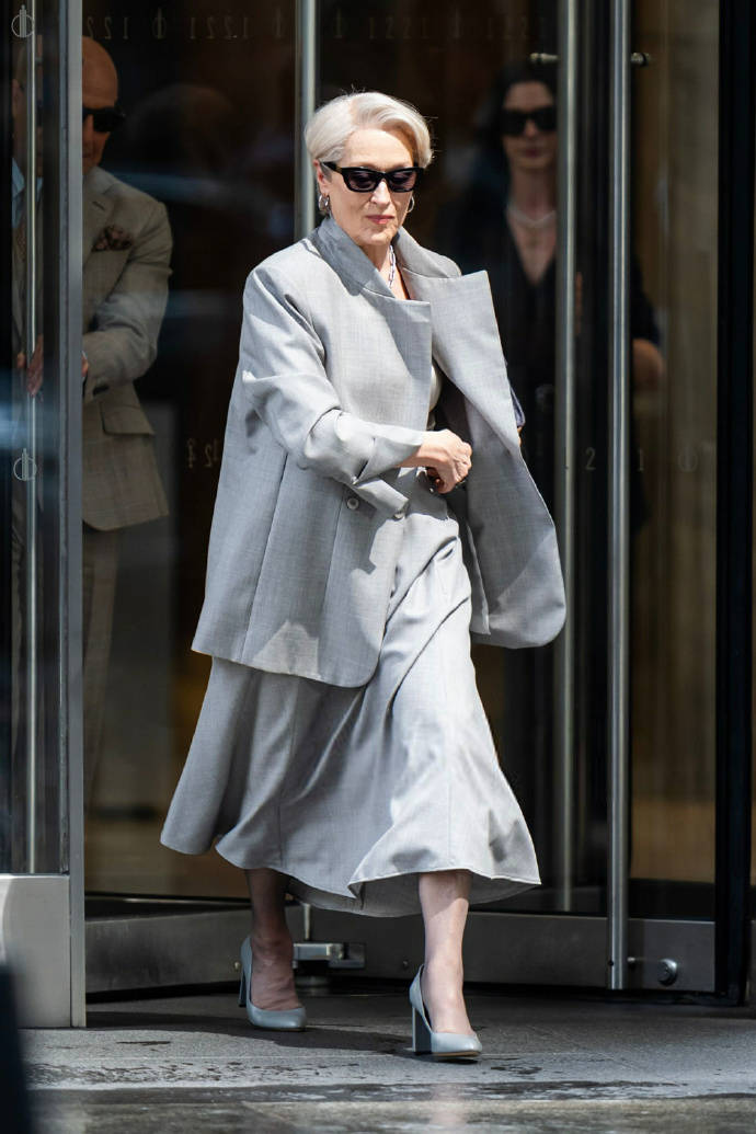 《穿PRADA的女王2》审美降级<strong></p>
<p>币安推广码</strong>,顶级时装穿成H&M?