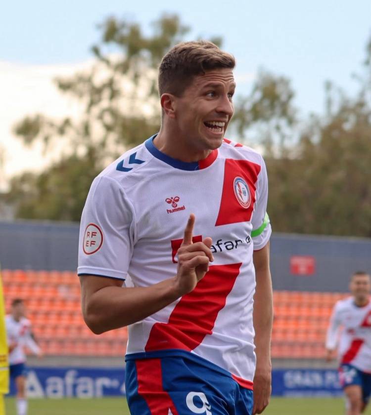 早报:利物浦中场莫顿1500万欧加盟里昂 曼联签塞斯科信心增强