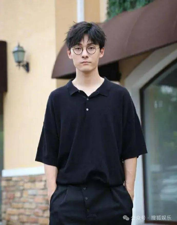 离婚三年又被拍到亲密逛超市<strong></p>
<p>交易所app下载</strong>,他俩这是纯带娃还是真复合了?