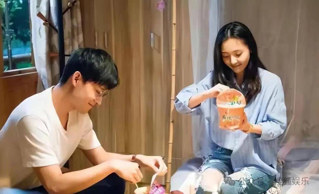 离婚三年又被拍到亲密逛超市<strong></p>
<p>交易所app下载</strong>,他俩这是纯带娃还是真复合了?