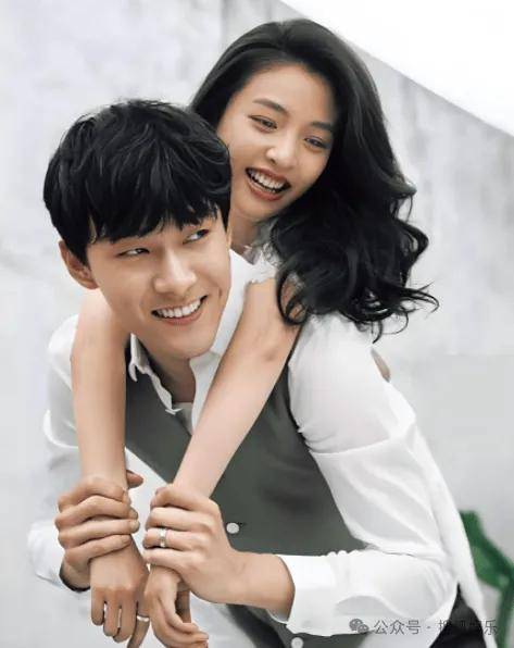 离婚三年又被拍到亲密逛超市<strong></p>
<p>交易所app下载</strong>,他俩这是纯带娃还是真复合了?