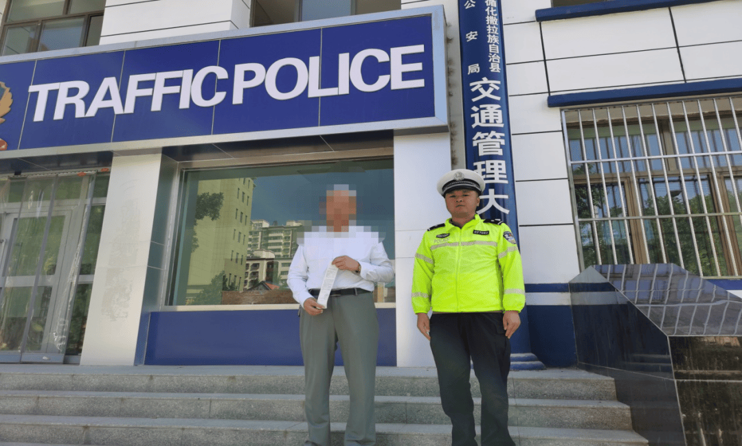 惊险<strong></p>
<p>交易所app下载</strong>!青海一女童竟端坐在行驶中的轿车车顶!