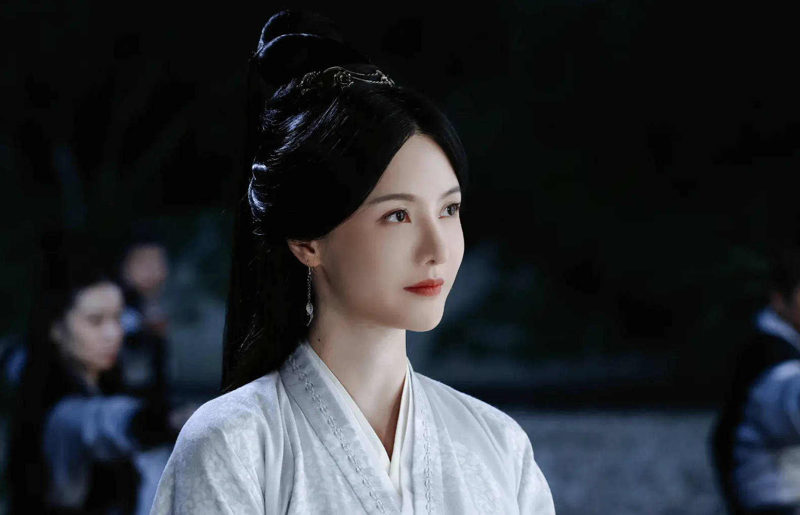 张芷溪再发文喊话银河酷娱：何必对条款视而不见，那就法院见！