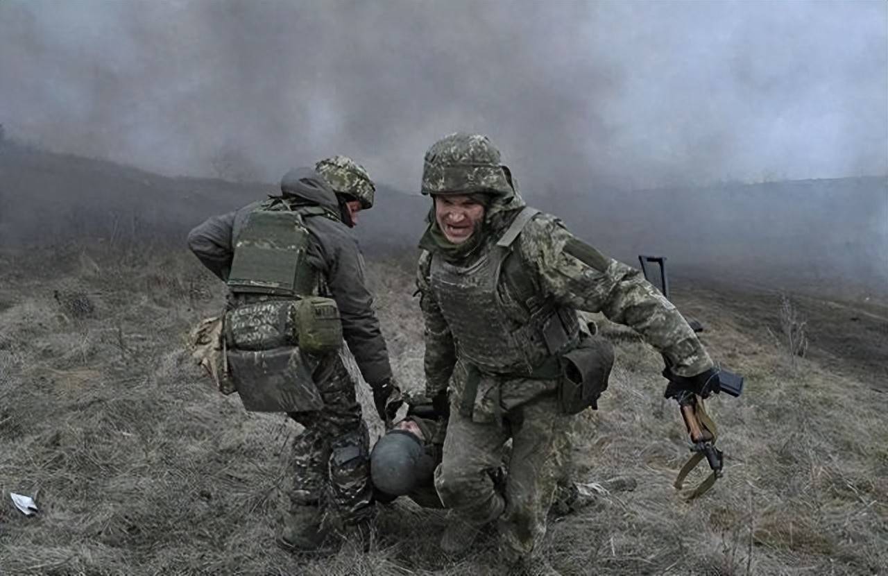 决战打响<strong></p>
<p>抹茶交易所app官网</strong>，乌克兰被爆逃兵40万，泽连斯基豪赌失败，大结局来了？