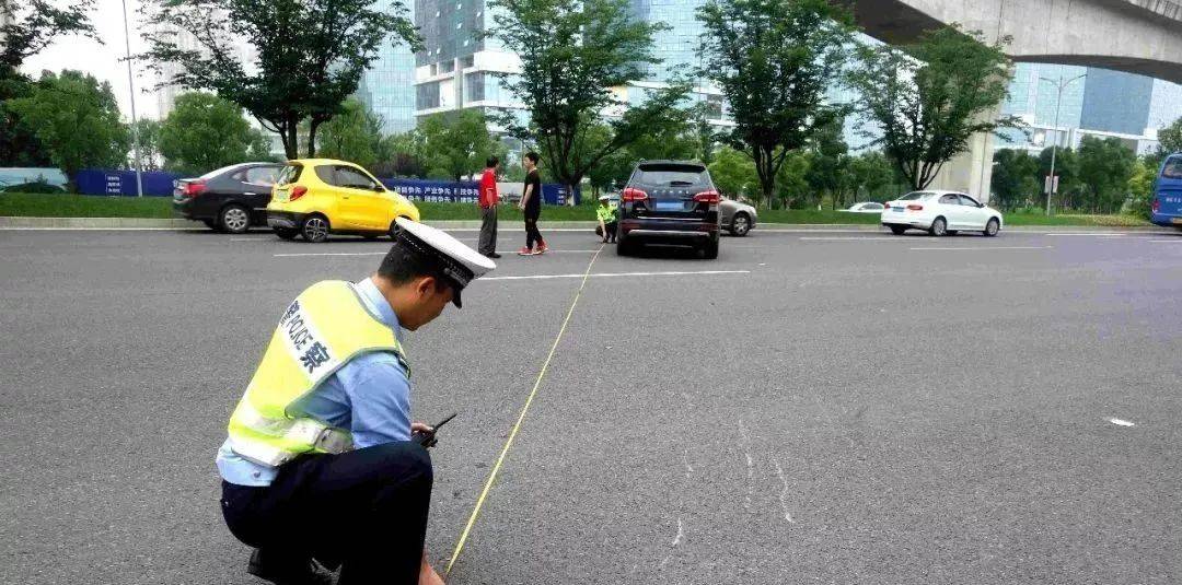 “刚走出去不到一分钟就出事”<strong></p>
<p>抹茶交易所下载</strong>,一家五口1死4伤!家属最新发声