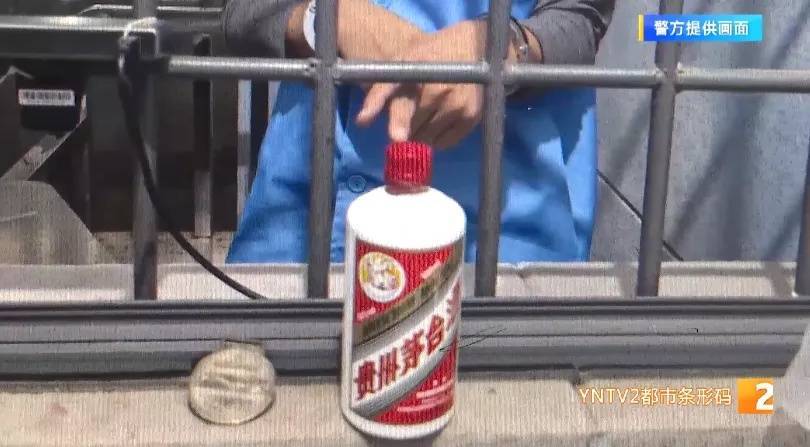 凌晨怪事!男子提着茅台袋子在车库<strong></p>
<p>抹茶交易所合约说明</strong>,翻垃圾桶竟为了.....