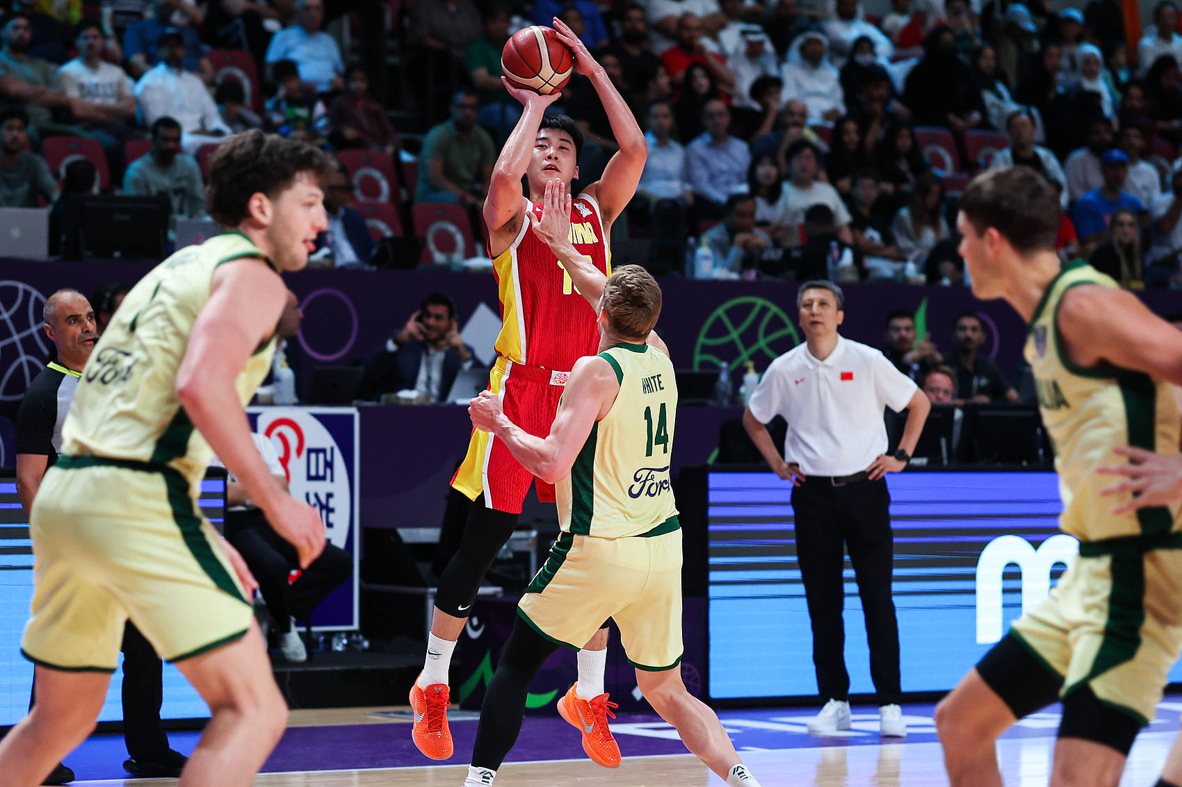 中国男篮1分憾负澳大利亚夺亚军 创十年间亚洲杯最佳战绩