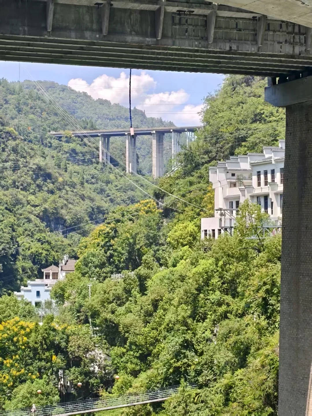 湖北宜昌一景区蹦极绳疑断开游客坠入水中<strong></p>
<p>抹茶交易所成交</strong>,目击者称看到水里有血迹,当地:无生命危险