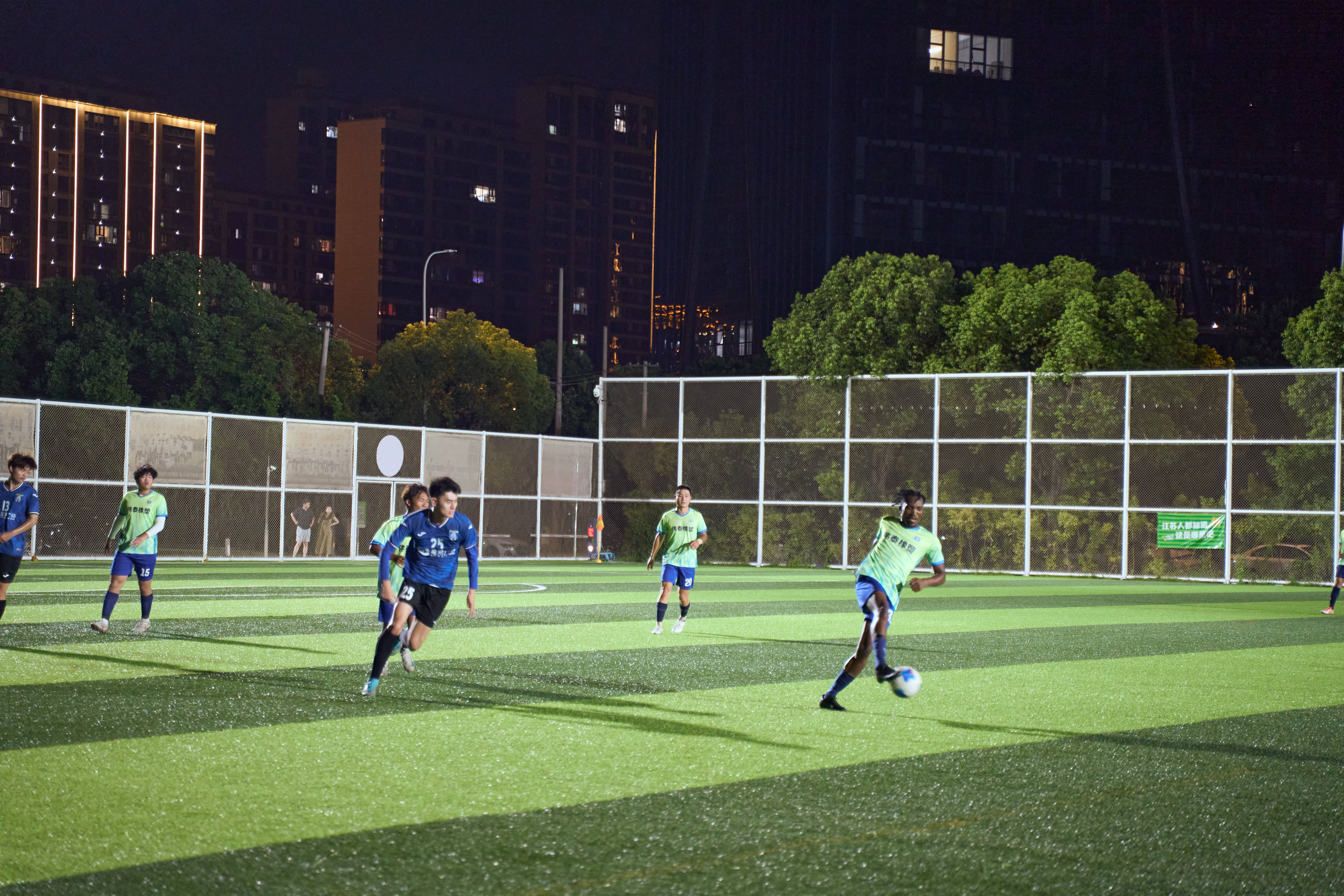 从最烂球队到城市英雄<strong></p>
<p>抹茶交易所成交</strong>，他们用了98天