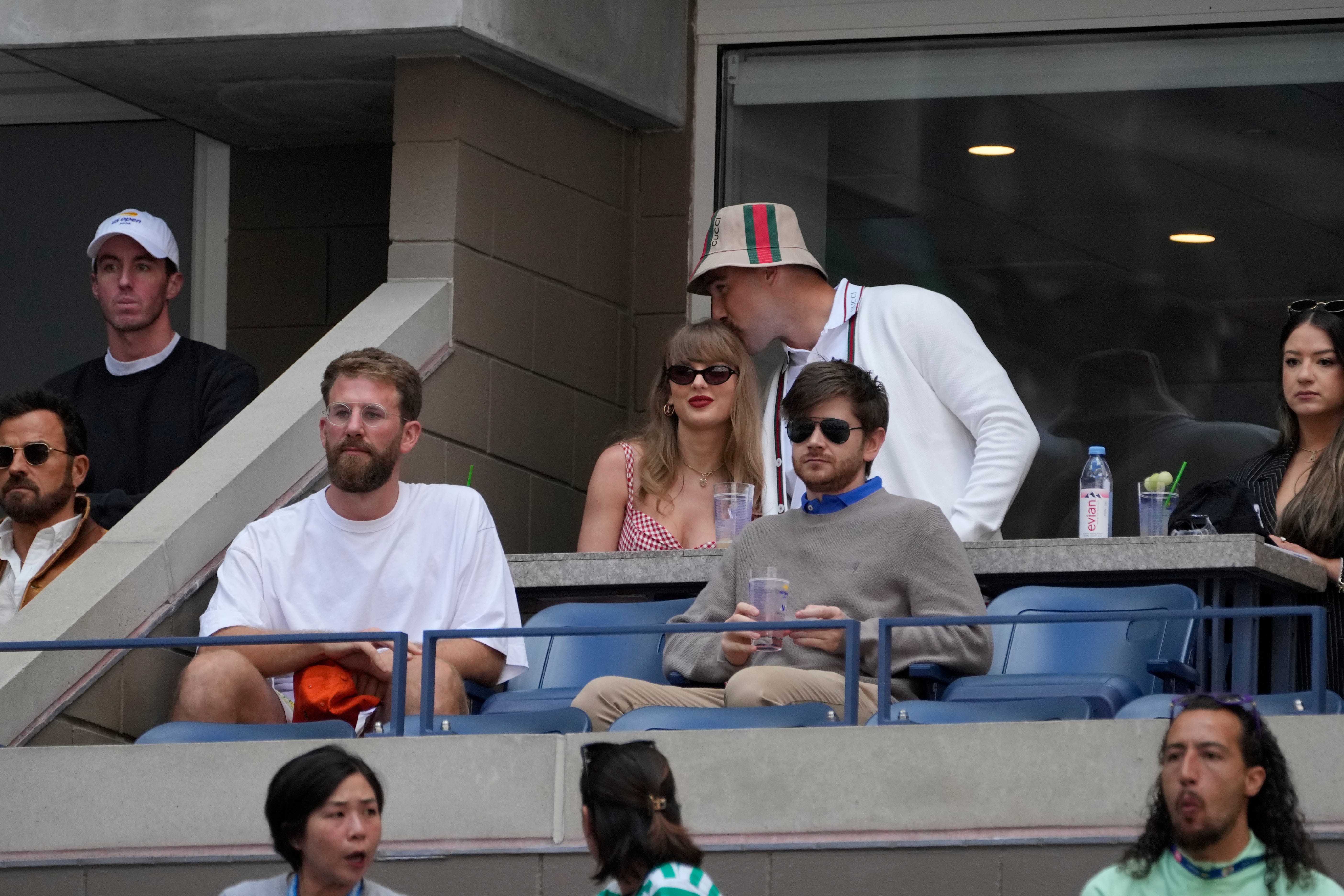 天后霉霉与运动员男友订婚<strong></p>
<p>抹茶交易所美区</strong>,戴百万钻戒配卡地亚腕表,官宣照含金量略高!