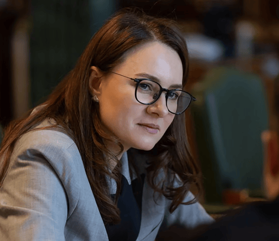 俄乌冲突爆发以来首次，乌政府决定：允许18至22岁男性公民不受限制离境