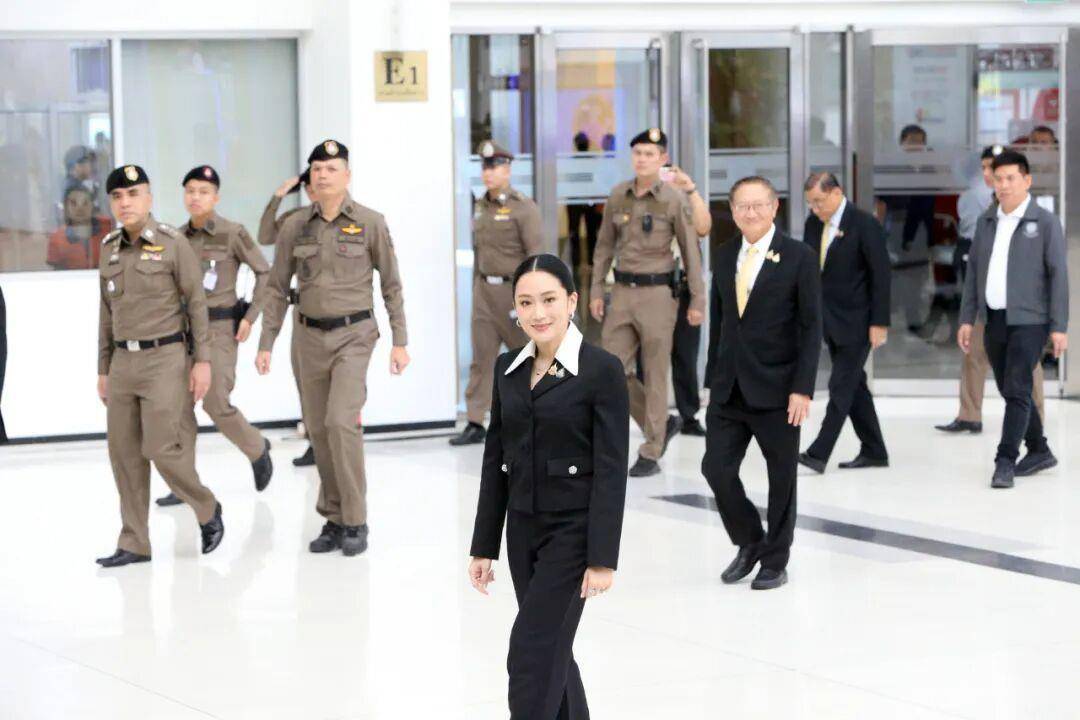 刚刚<strong></p>
<p>抹茶交易所如何加杠杆</strong>,泰国法院判定违宪!39岁佩通坦即日起解职