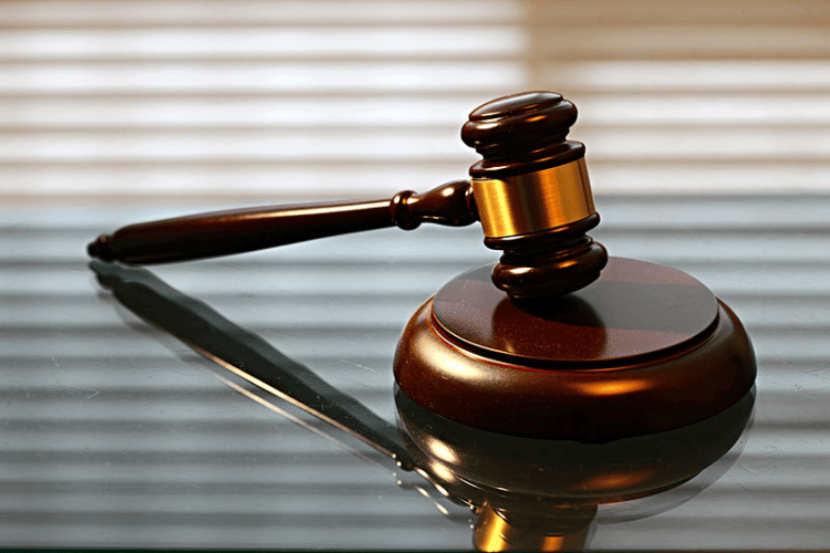 女子说完“死了一晚上死了吗”，男友跳车身亡！判赔21万多