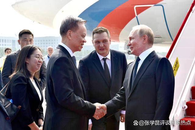 普京抵达第一站，金正恩随后就到，中方给2人准备的位置十分特殊