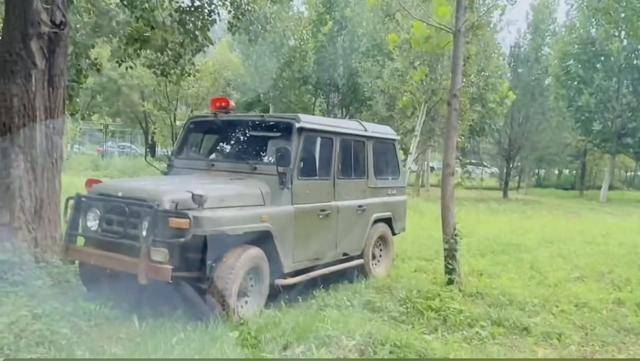 惊险！野生动物园内<strong></p>
<p>抹茶交易所app苹果手机下载</strong>，两车剐蹭，车主下车沟通老虎一旁围观