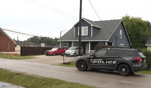 11岁熊孩子按门铃玩恶作剧<strong></p>
<p>热币交易所</strong>,被邻居枪击身亡!