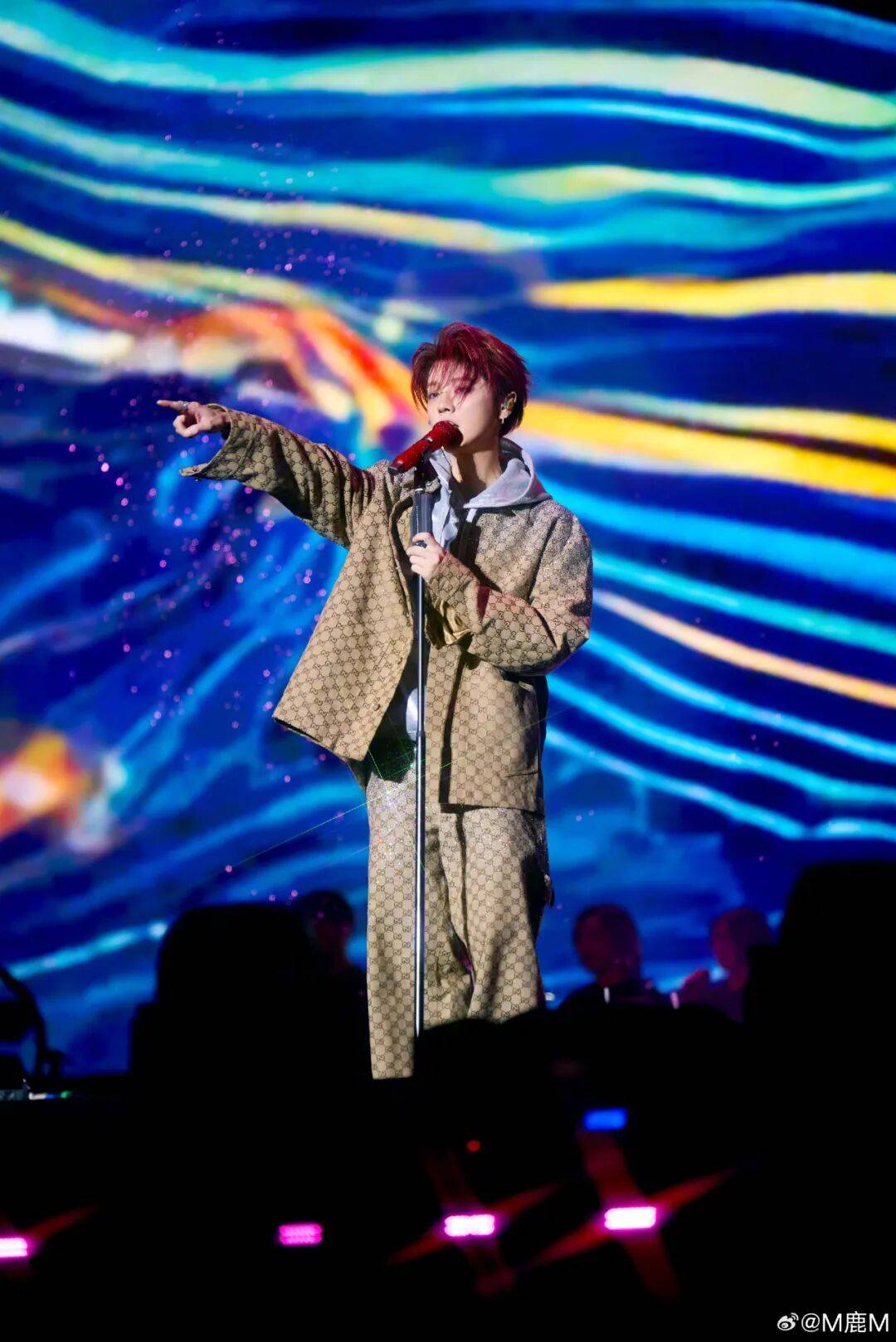 鹿晗拿走路人莲子误以为是粉丝礼物<strong></p>
<p>热币交易所</strong>,当事人:请好好享用,希望鹿哥吃得开心!