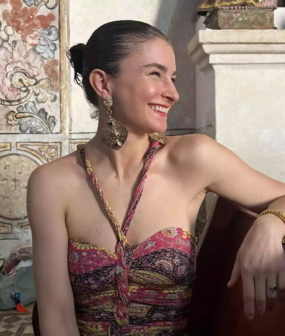 年近四十<strong></p>
<p>抹茶交易所杠杆多少</strong>,二孩妈妈,不骨感不时髦,却成了女魔头接班人