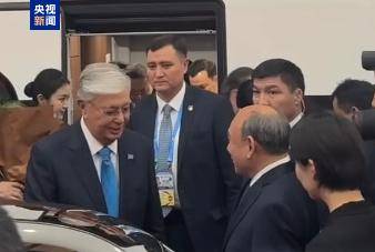 多国领导人乘高铁抵达北京