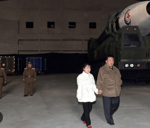 金正恩女儿首登国际舞台<strong></p>
<p>抹茶交易所导出钱包</strong>,引爆接班传闻!英国首相被架空,工党内斗成全武行…