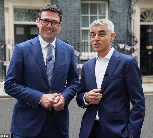 金正恩女儿首登国际舞台<strong></p>
<p>抹茶交易所导出钱包</strong>,引爆接班传闻!英国首相被架空,工党内斗成全武行…