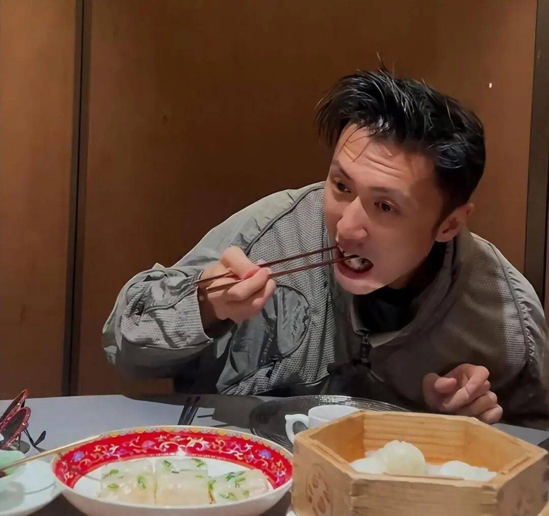 考古|89岁谢贤现身依旧时髦！与小49岁女友分手后开搞事业<strong></p>
<p>抹茶交易所导出钱包</strong>，疑已交代后事的他太潇洒