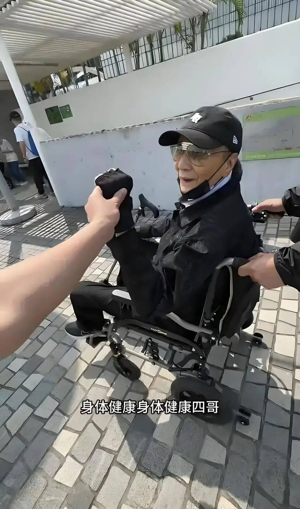 考古|89岁谢贤现身依旧时髦！与小49岁女友分手后开搞事业<strong></p>
<p>抹茶交易所导出钱包</strong>，疑已交代后事的他太潇洒