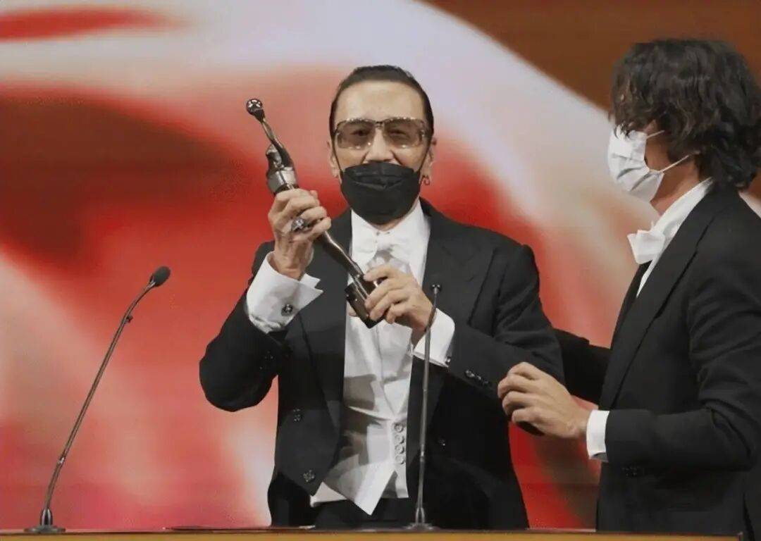 考古|89岁谢贤现身依旧时髦！与小49岁女友分手后开搞事业<strong></p>
<p>抹茶交易所导出钱包</strong>，疑已交代后事的他太潇洒