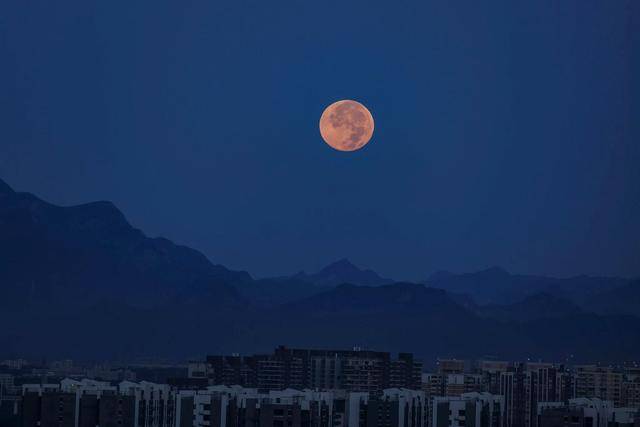 刷屏朋友圈<strong></p>
<p>交易所大概多长时间到账</strong>!“红月亮”高清大图来了