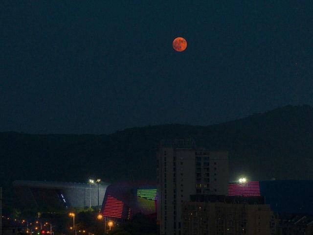 刷屏朋友圈<strong></p>
<p>交易所大概多长时间到账</strong>!“红月亮”高清大图来了