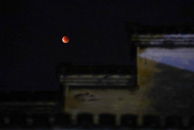 刷屏朋友圈<strong></p>
<p>交易所大概多长时间到账</strong>!“红月亮”高清大图来了