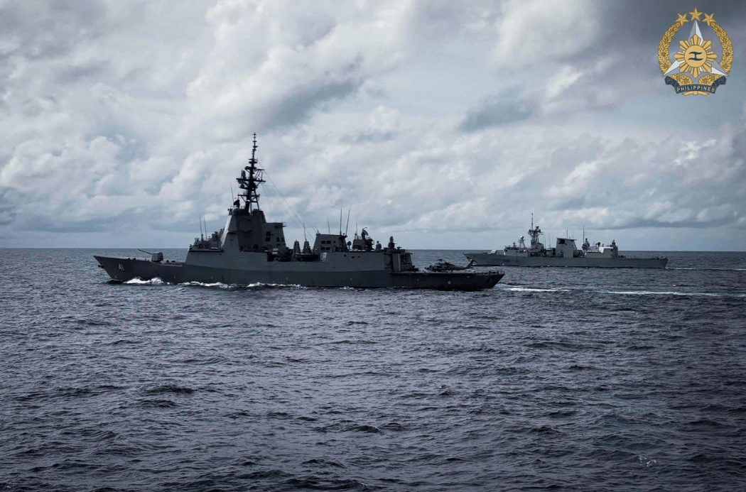 海峡爆发激烈对峙<strong></p>
<p>交易所大概多长时间到账</strong>,外军直升机冲向直十,下一刻却彻底老实了!