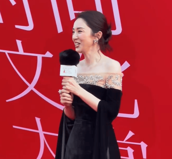 董璇回应与张维伊结婚争议：很感谢大家关心我！